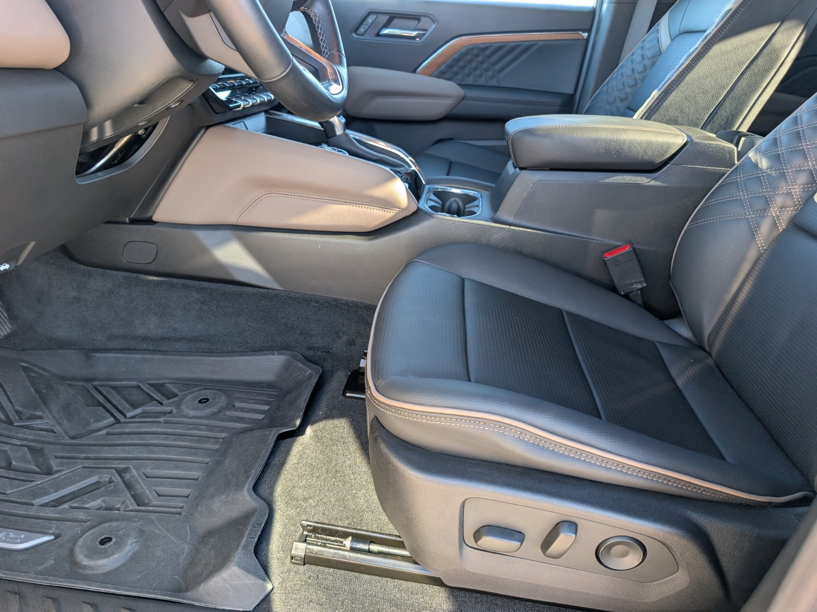 Used 2023 GMC Canyon Denali AWD/4WD image 11