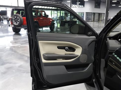 Used 2018 Land Rover Range Rover Evoque SE AWD/4WD image 10
