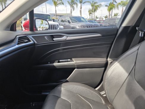 Used 2014 Ford Fusion Titanium FWD image 14