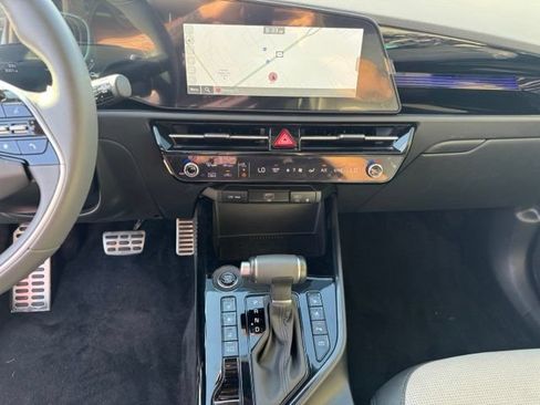 Certified 2025 Kia Niro SX Touring FWD image 48