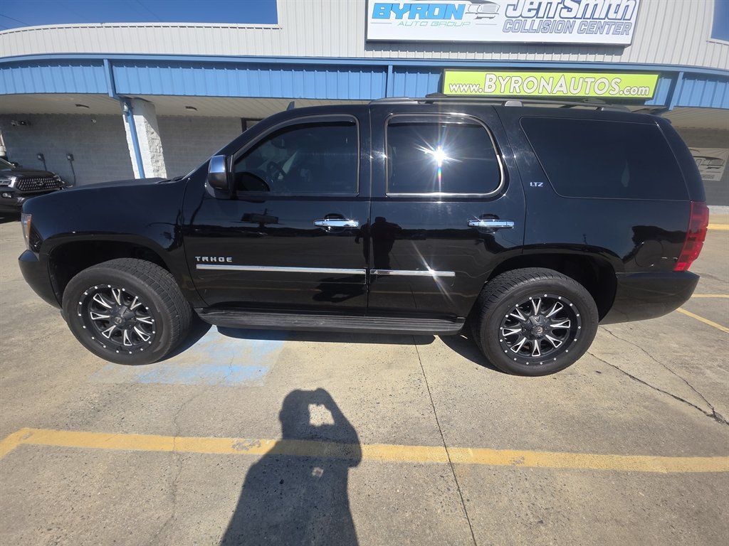 Used 2013 Chevrolet Tahoe LTZ RWD image 3