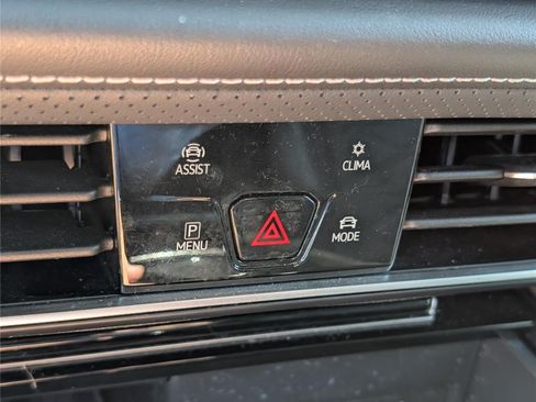 Used 2025 Volkswagen Atlas SE AWD/4WD image 27