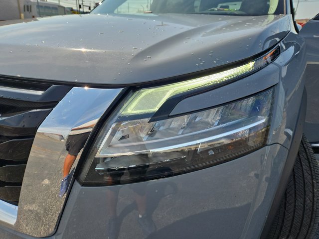 Used 2023 Nissan Pathfinder Platinum AWD/4WD image 28