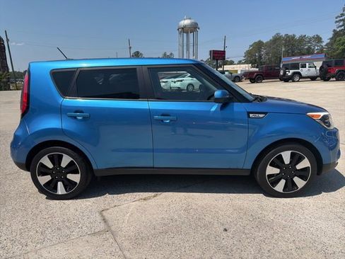 Used 2019 Kia Soul + FWD image 5