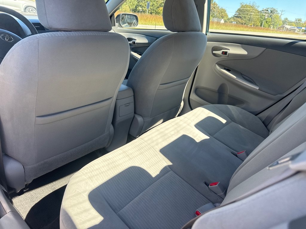 Used 2010 Toyota Corolla LE w/ All Weather Guard Pkg FWD image 21