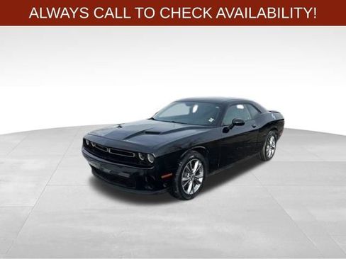 Used 2021 Dodge Challenger SXT image 3