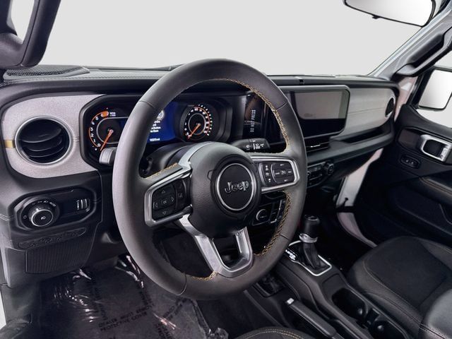 Used 2024 Jeep Wrangler Unlimited Sahara AWD/4WD image 9