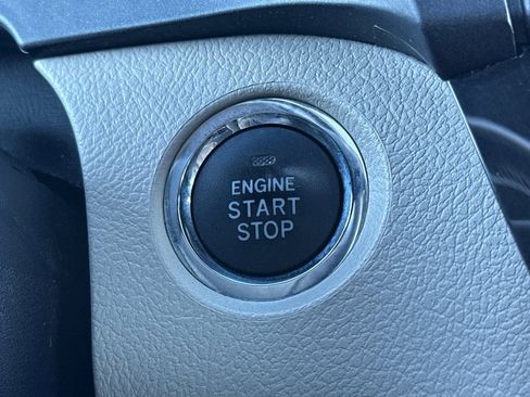 Certified 2017 Toyota Sienna XLE Premium image 28