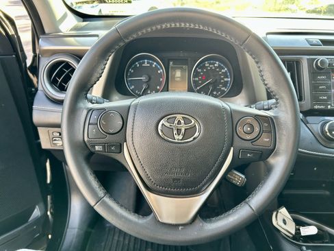 Used 2018 Toyota RAV4 XLE image 19