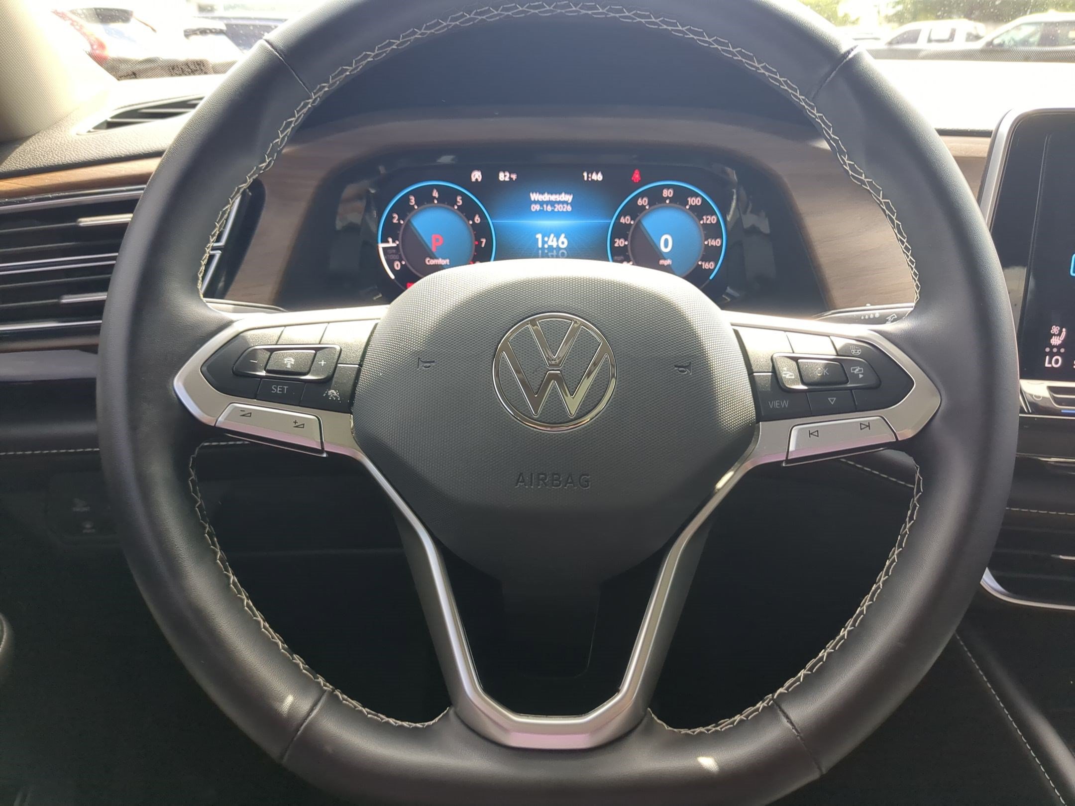 Used 2025 Volkswagen Atlas SE AWD/4WD image 19