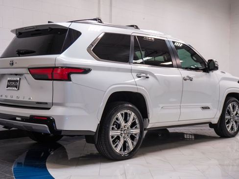 Used 2025 Toyota Sequoia Capstone AWD/4WD image 32