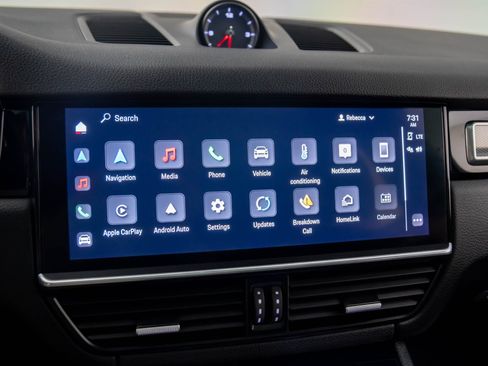 Used 2022 Porsche Cayenne Platinum Edition image 23