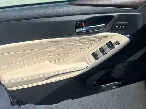 Certified 2020 Toyota Avalon Limited w/ Advanced Safety Package FWD image 11