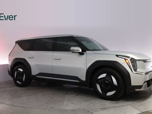 Used 2026 Kia EV9 Light RWD image 14