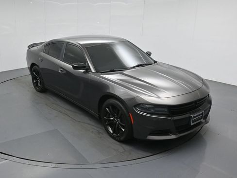 Used 2017 Dodge Charger SE w/ Blacktop Package RWD image 37