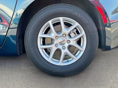 Certified 2024 Chrysler Pacifica Touring-L image 31