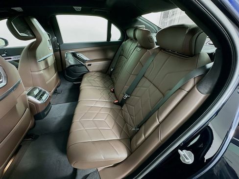 Used 2025 BMW i7 eDrive50 w/ Executive Package image 17