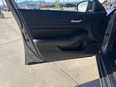 Used 2024 Nissan Altima 2.5 SV image 16