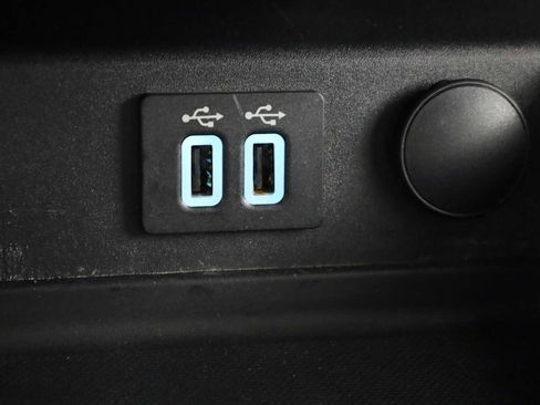 Used 2019 Ford Fusion SE image 32