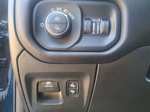Used 2023 RAM 1500 Laramie AWD/4WD image 15