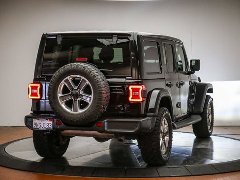 Used 2018 Jeep Wrangler Unlimited Sahara AWD/4WD image 5