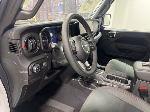 New 2025 Jeep Gladiator Rubicon w/ Convenience Group image 9