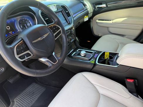 Used 2019 Chrysler 300 Touring L w/ Quick Order Package 22F image 13