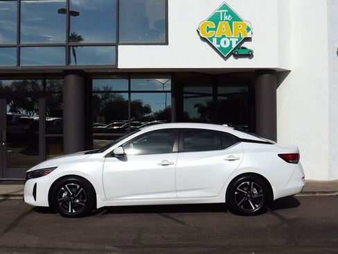 Used 2025 Nissan Sentra SV image 8