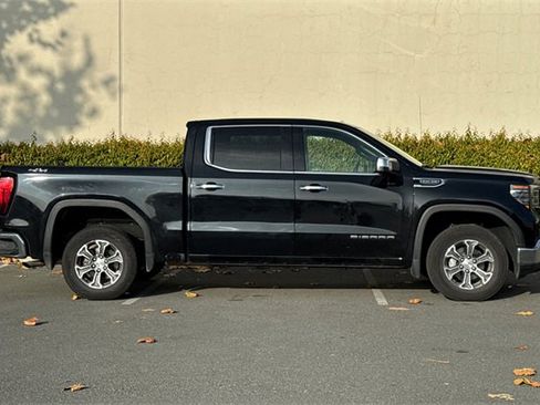 Used 2025 GMC Sierra 1500 SLT image 3