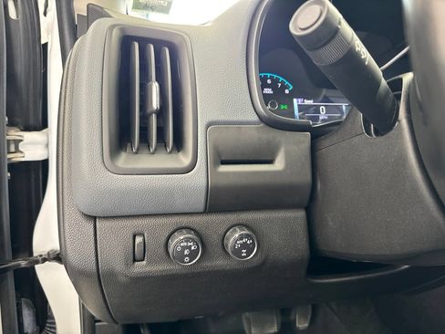 Used 2017 Chevrolet Colorado Z71 AWD/4WD image 32