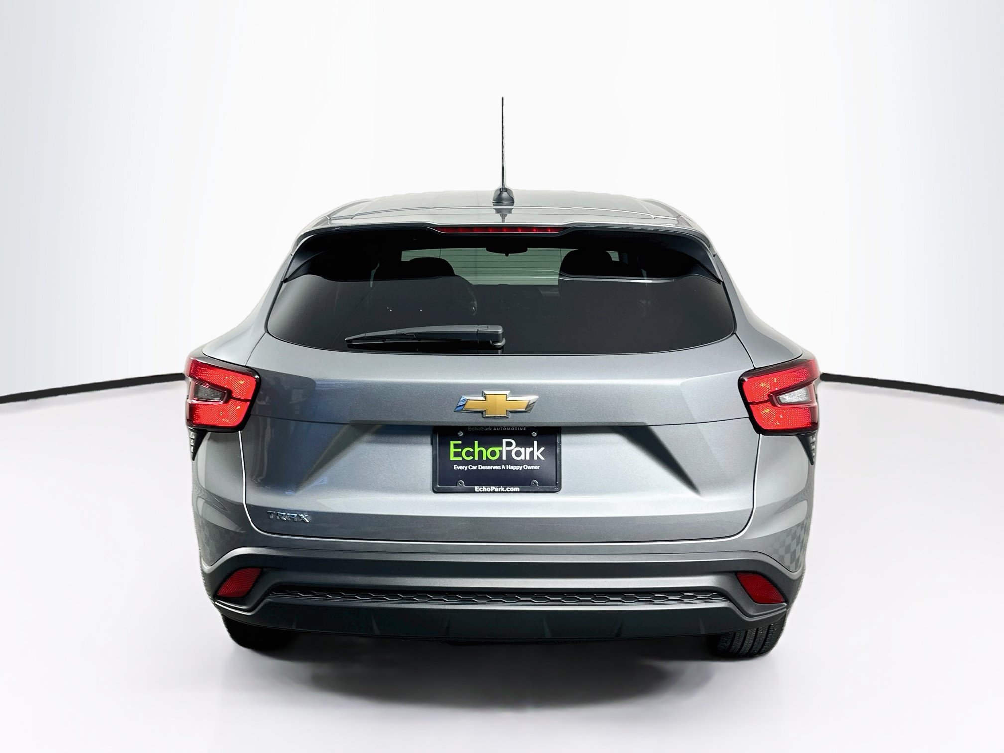 Used 2025 Chevrolet Trax LS w/ LS Convenience Package FWD image 7