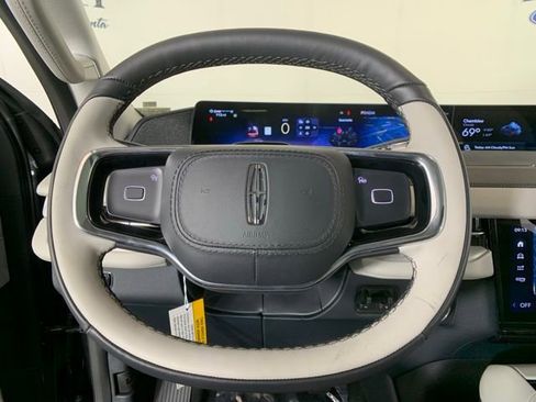 New 2025 Lincoln Navigator Reserve image 31