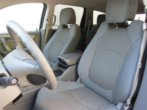 Used 2017 Chevrolet Traverse LS FWD image 10