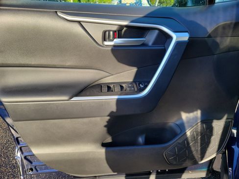 Used 2025 Toyota RAV4 XLE image 12