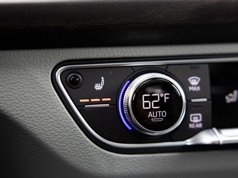 Used 2019 Audi Q5 Prestige w/ Prestige Package image 21