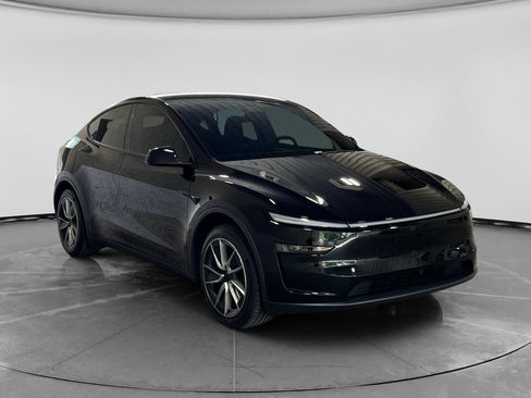 Used 2026 Tesla Model Y 2WD image 4