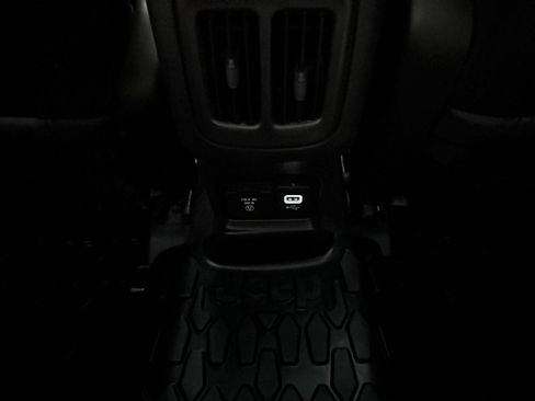Used 2020 Jeep Compass Trailhawk AWD/4WD image 15