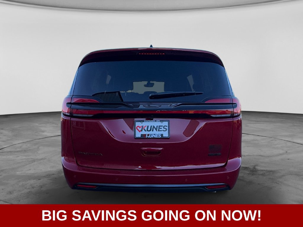 New 2027 Chrysler Pacifica Select AWD/4WD image 7