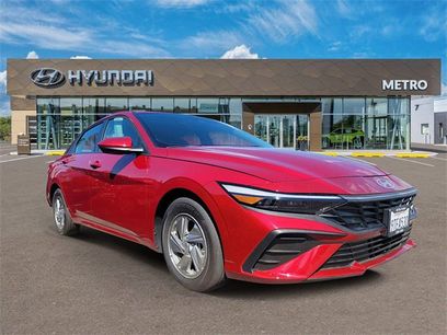 Used 2025 Hyundai Elantra SE