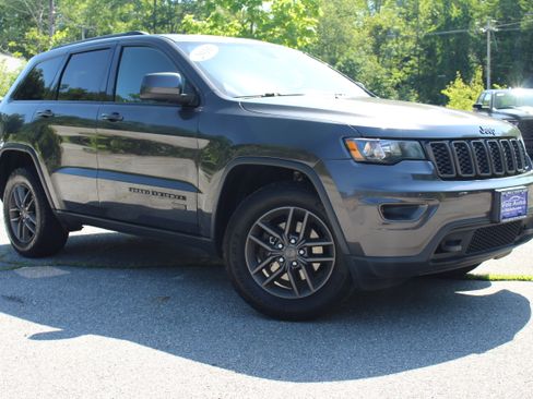 Used 2016 Jeep Grand Cherokee Laredo 75th Anniversary image 2