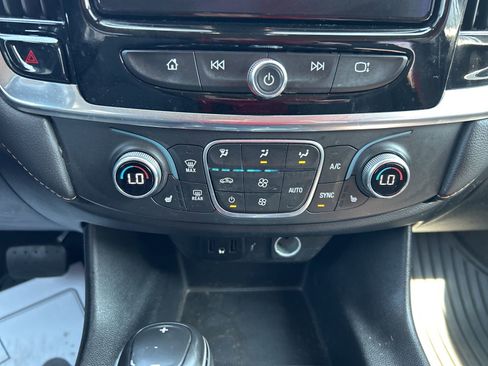 Used 2020 Chevrolet Traverse LT w/ Driver Confidence II Package image 14