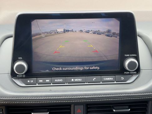 Used 2023 Nissan Rogue SV image 24