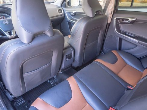 Used 2018 Volvo V60 T5 Cross Country w/ Convenience Package image 18