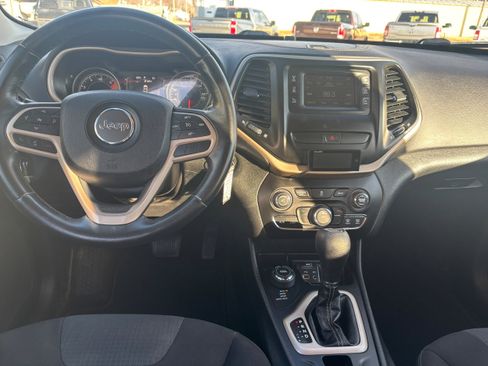 Used 2017 Jeep Cherokee Latitude image 14