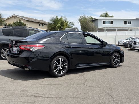 Certified 2020 Toyota Camry SE w/ Convenience Package FWD image 3