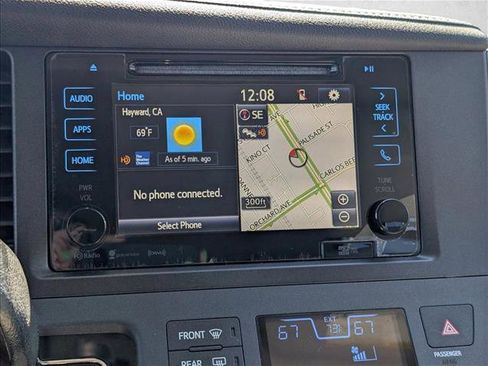 Used 2017 Toyota Sienna XLE w/ XLE Navigation Package image 11