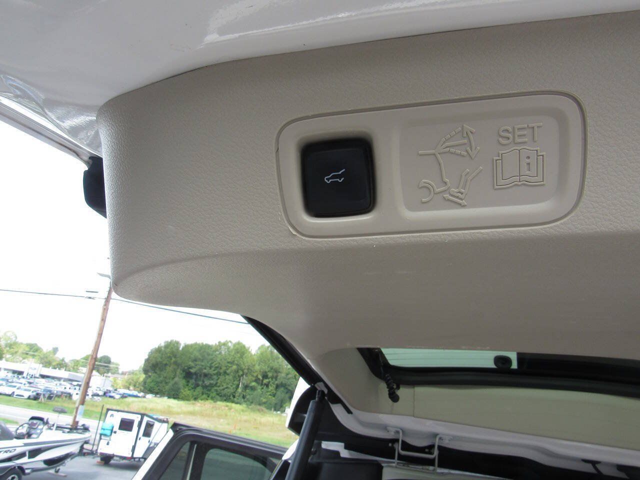 Used 2019 Lincoln Navigator Reserve w/ Cargo Package AWD/4WD image 19