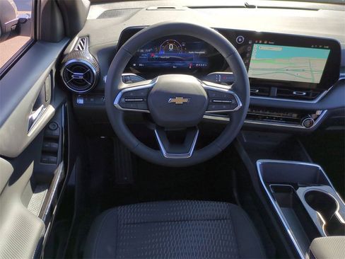 New 2025 Chevrolet Equinox LT w/ Safety and Technology Package image 20