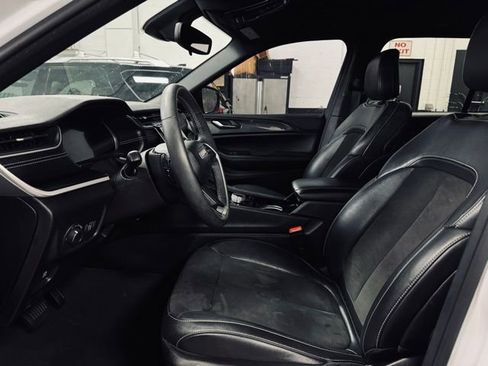 Used 2023 Jeep Grand Cherokee Altitude image 16