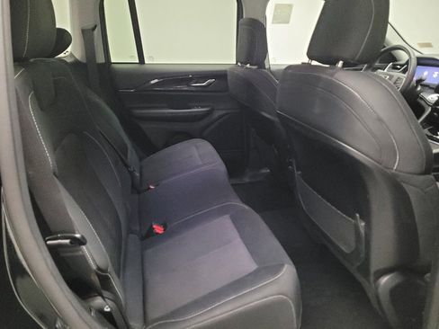 Used 2023 Jeep Grand Cherokee Laredo w/ Luxury Tech Group I RWD image 19